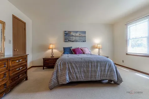 135 Newtown Drive Buffalo Grove IL 60089