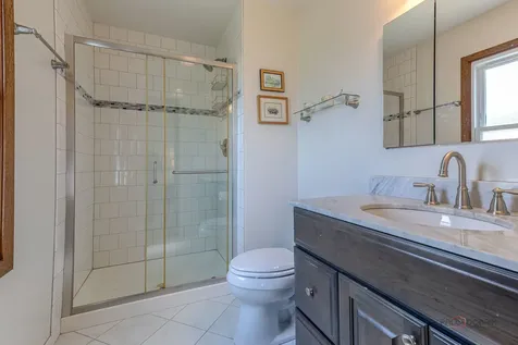 135 Newtown Drive Buffalo Grove IL 60089