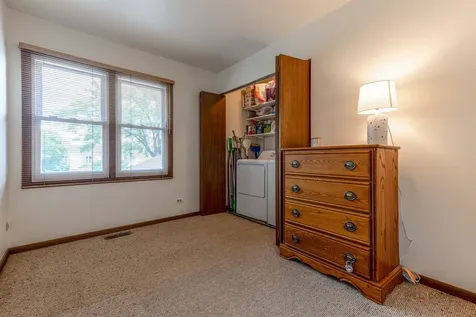 135 Newtown Drive Buffalo Grove IL 60089