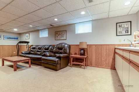 135 Newtown Drive Buffalo Grove IL 60089