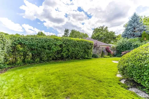 135 Newtown Drive Buffalo Grove IL 60089