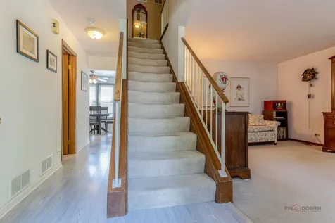 135 Newtown Drive Buffalo Grove IL 60089