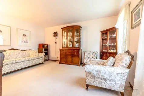 135 Newtown Drive Buffalo Grove IL 60089