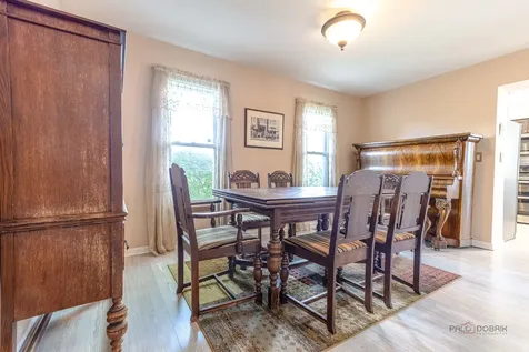 135 Newtown Drive Buffalo Grove IL 60089
