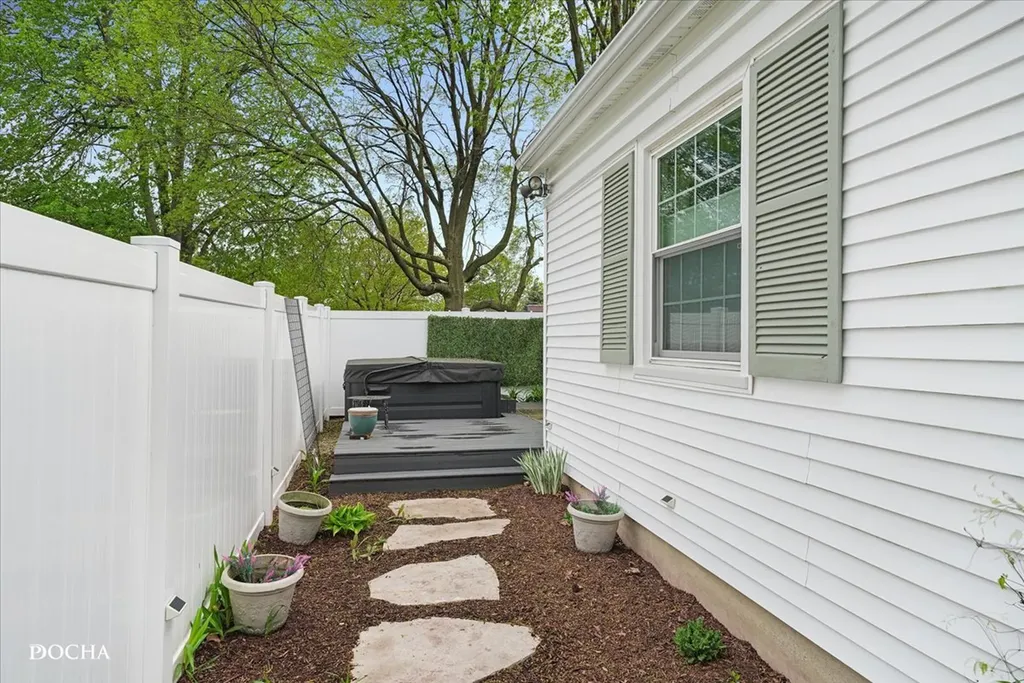 1421 Garfield Avenue Aurora IL 60506
