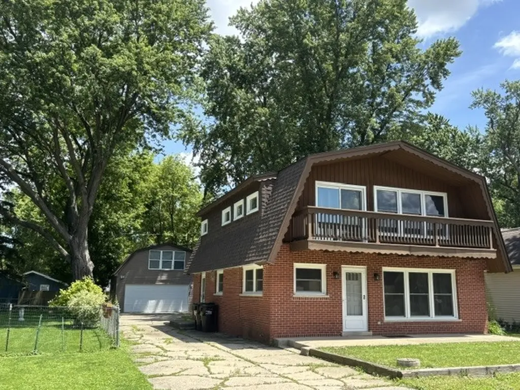 103 North Greenfield Avenue Crystal Lake IL 60014