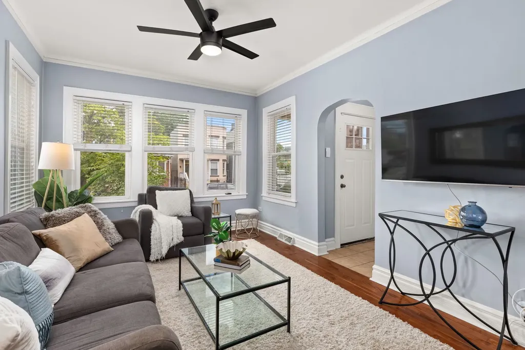 1940 North Kenneth Avenue Chicago IL 60639