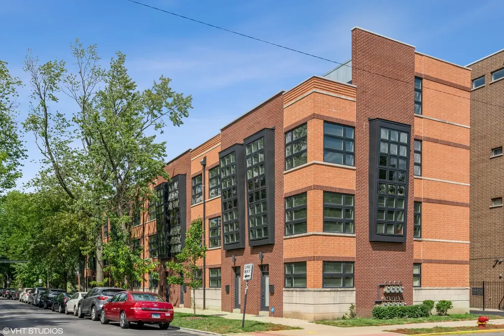 7209 North Oakley Avenue Chicago IL 60645