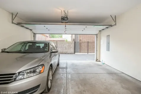 7209 North Oakley Avenue Chicago IL 60645