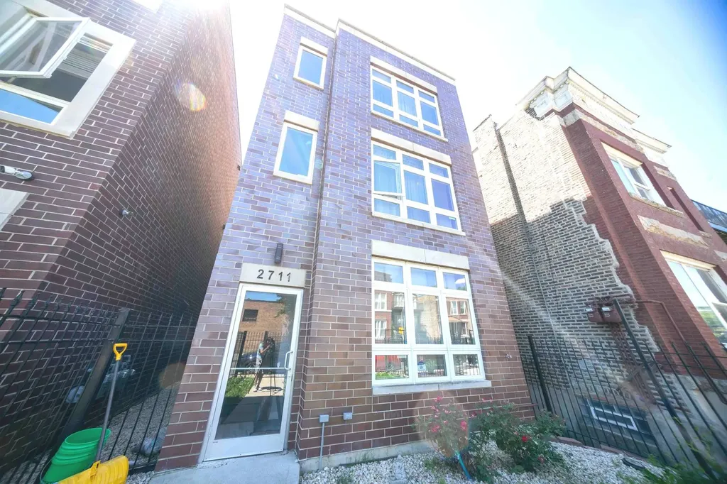 2711 West Polk Street Chicago IL 60612