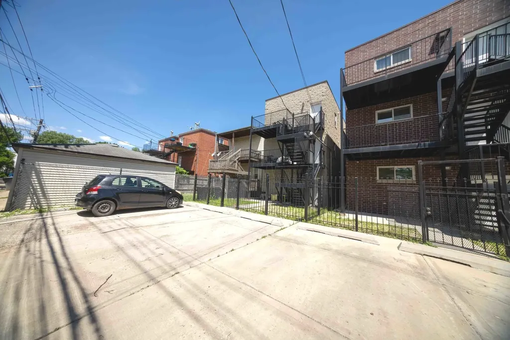 2711 West Polk Street Chicago IL 60612
