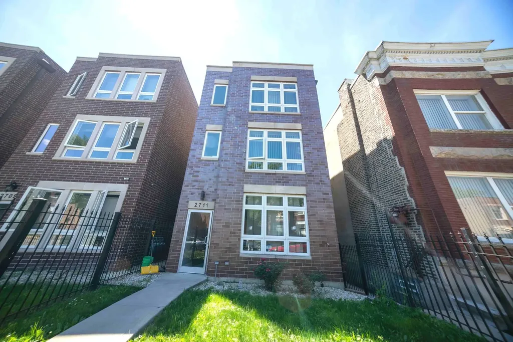 2711 West Polk Street Chicago IL 60612