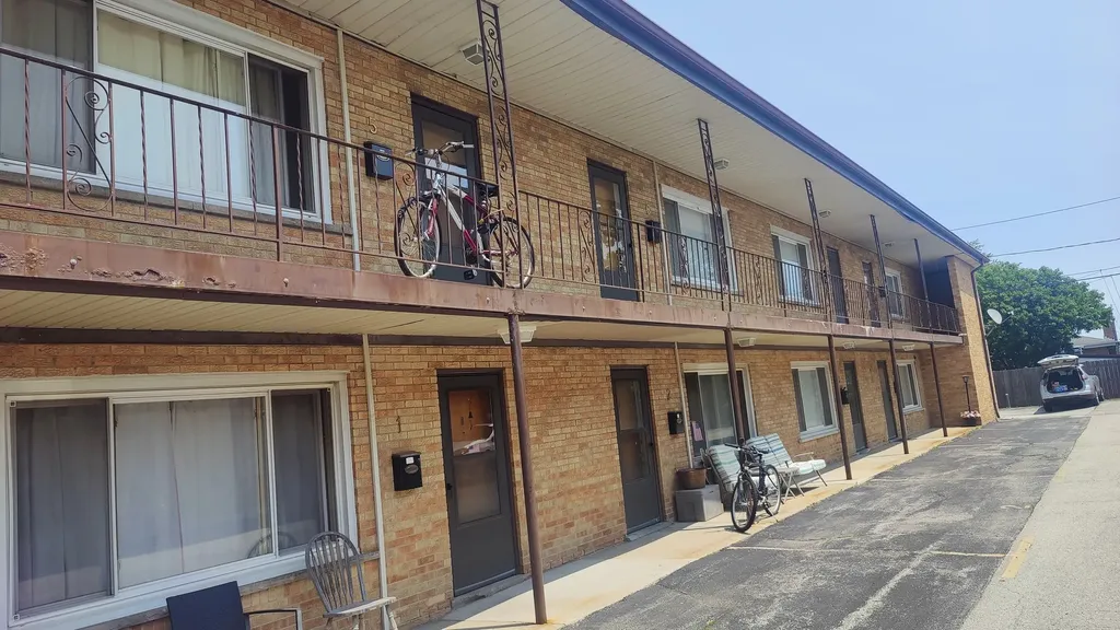 29 N Hillside Avenue Hillside IL 60162