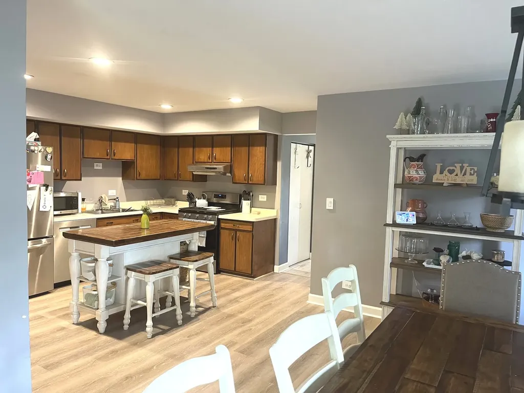3600 Brookmeade Drive Rolling Meadows IL 60008