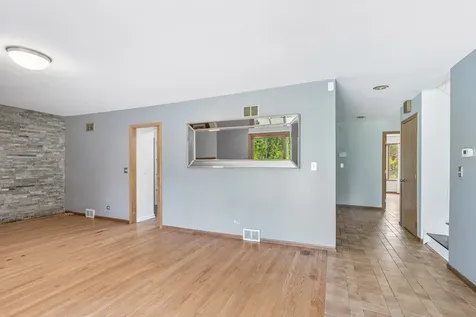 1191 Hunters Lane Libertyville IL 60048
