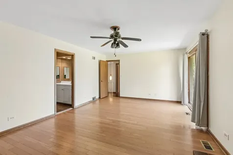 1191 Hunters Lane Libertyville IL 60048