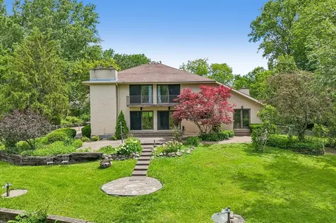 1191 Hunters Lane Libertyville IL 60048
