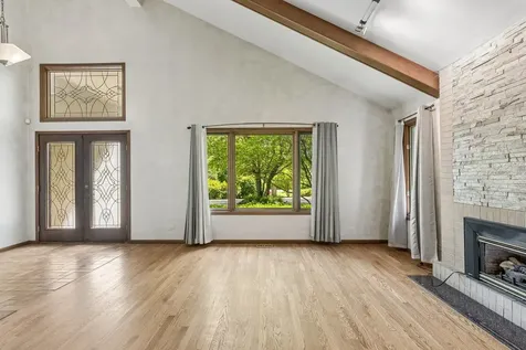 1191 Hunters Lane Libertyville IL 60048