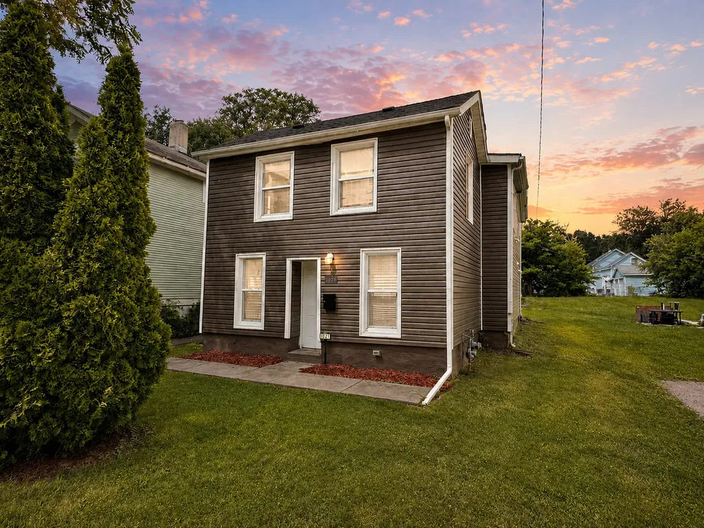 1021 North Hickory Street Joliet IL 60435