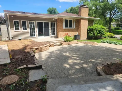 3911 Eastway Drive Island Lake IL 60042