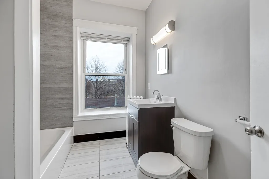 4431 North Racine Avenue Chicago IL 60640
