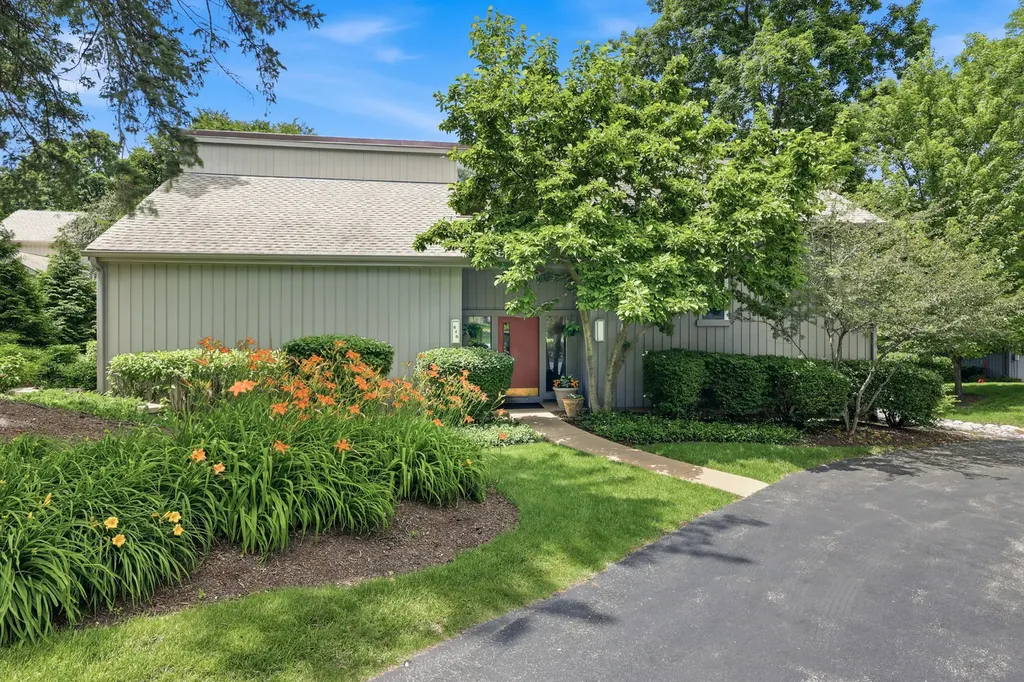 640 Old Barn Road Lake Barrington IL 60010