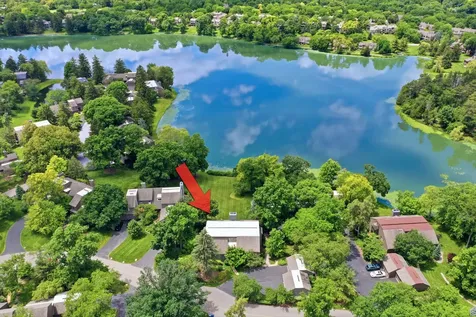 640 Old Barn Road Lake Barrington IL 60010