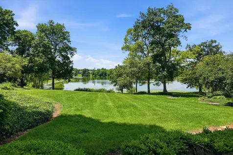 640 Old Barn Road Lake Barrington IL 60010