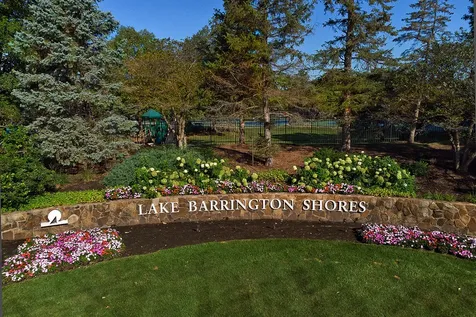640 Old Barn Road Lake Barrington IL 60010