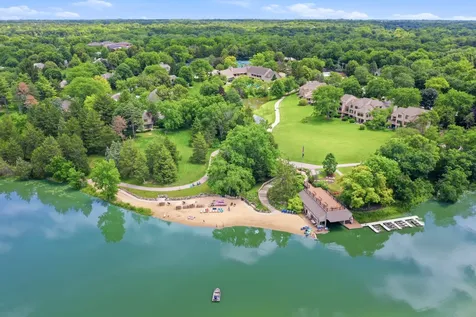 640 Old Barn Road Lake Barrington IL 60010