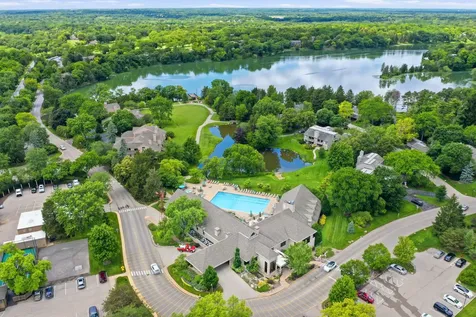 640 Old Barn Road Lake Barrington IL 60010