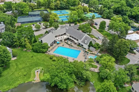 640 Old Barn Road Lake Barrington IL 60010