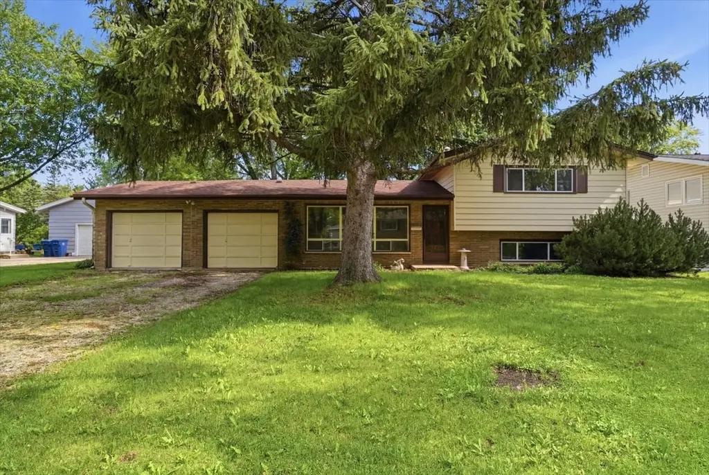 641 Clover Road Wauconda IL 60084