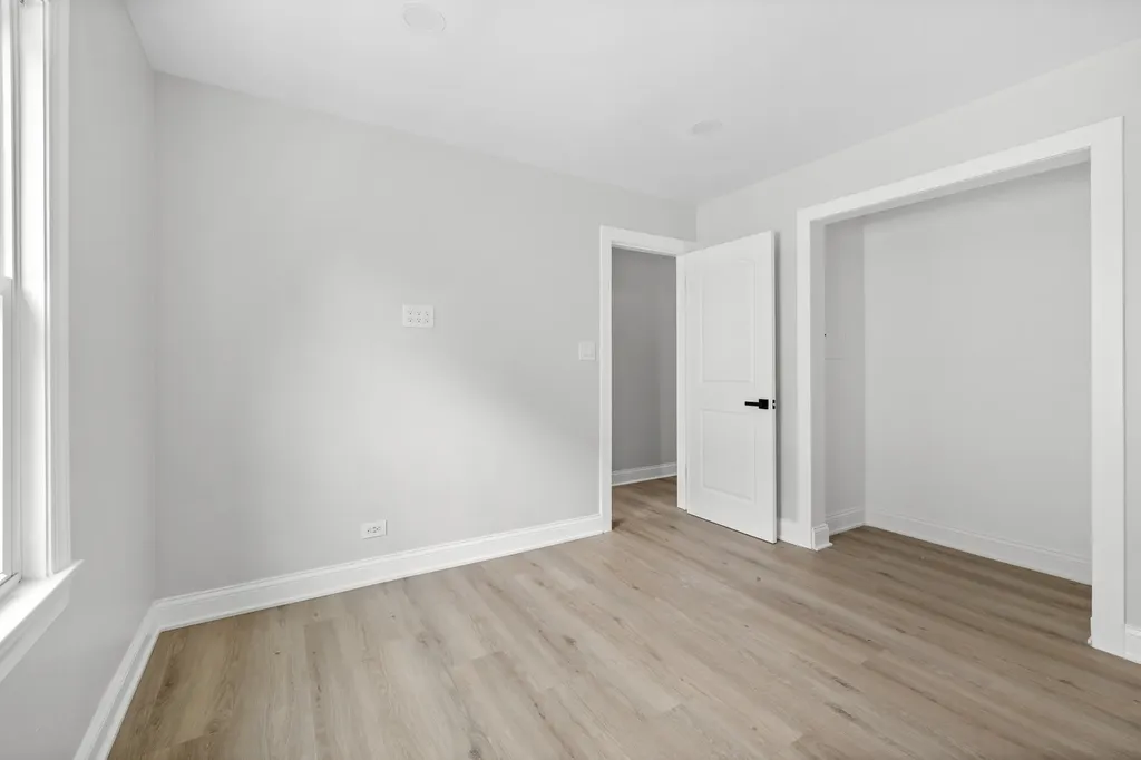 2830 West Summerdale Avenue Chicago IL 60625
