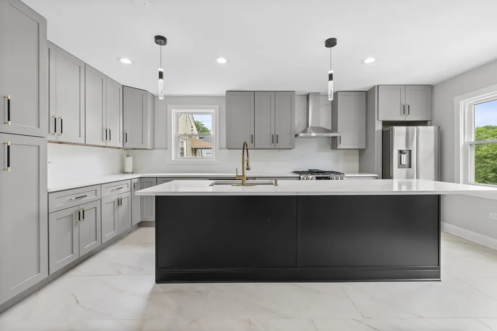2830 West Summerdale Avenue Chicago IL 60625