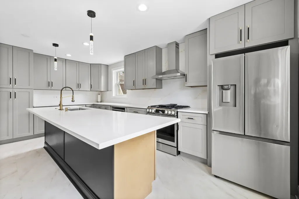 2830 West Summerdale Avenue Chicago IL 60625