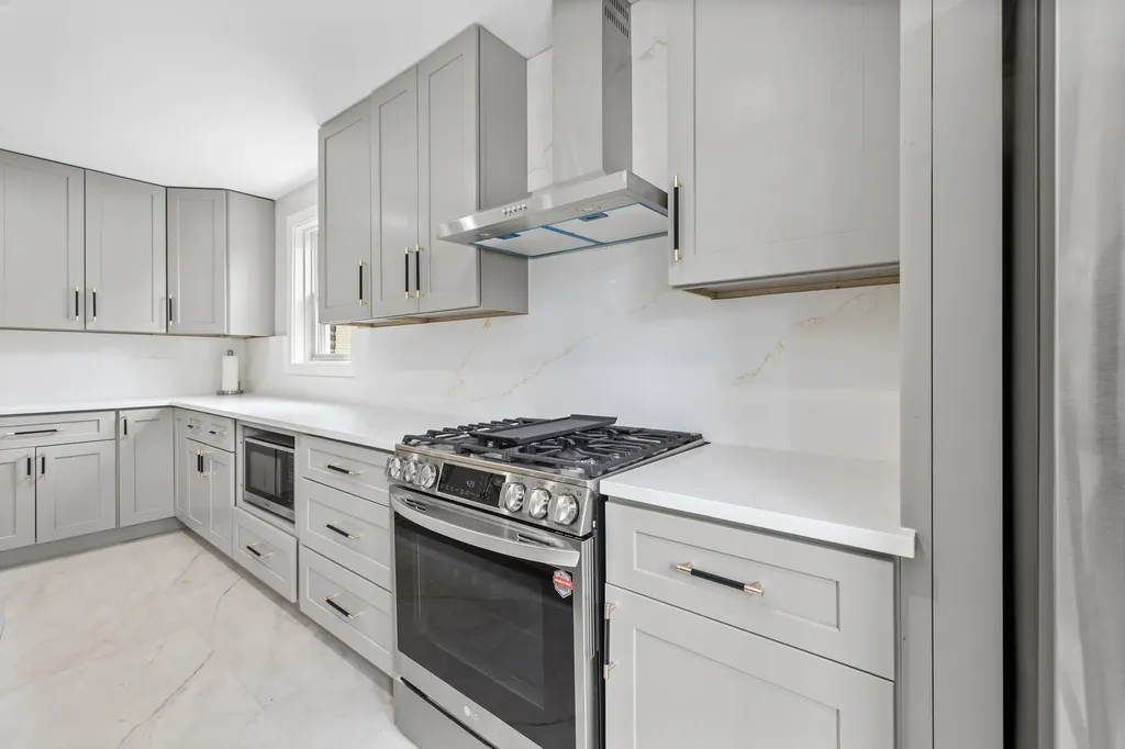 2830 West Summerdale Avenue Chicago IL 60625