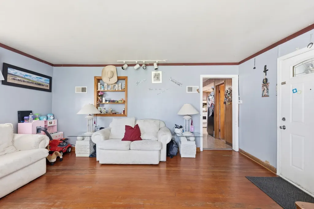 3733 West 64th Street Chicago IL 60629