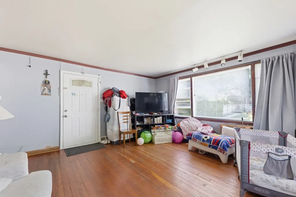 3733 West 64th Street Chicago IL 60629