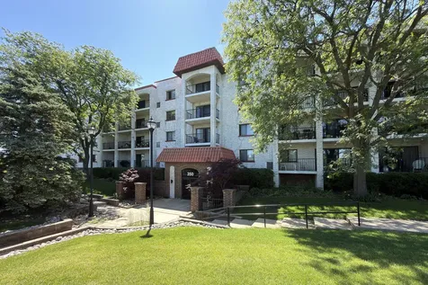 350 Plum Creek Drive Wheeling IL 60090