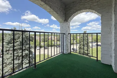 350 Plum Creek Drive Wheeling IL 60090