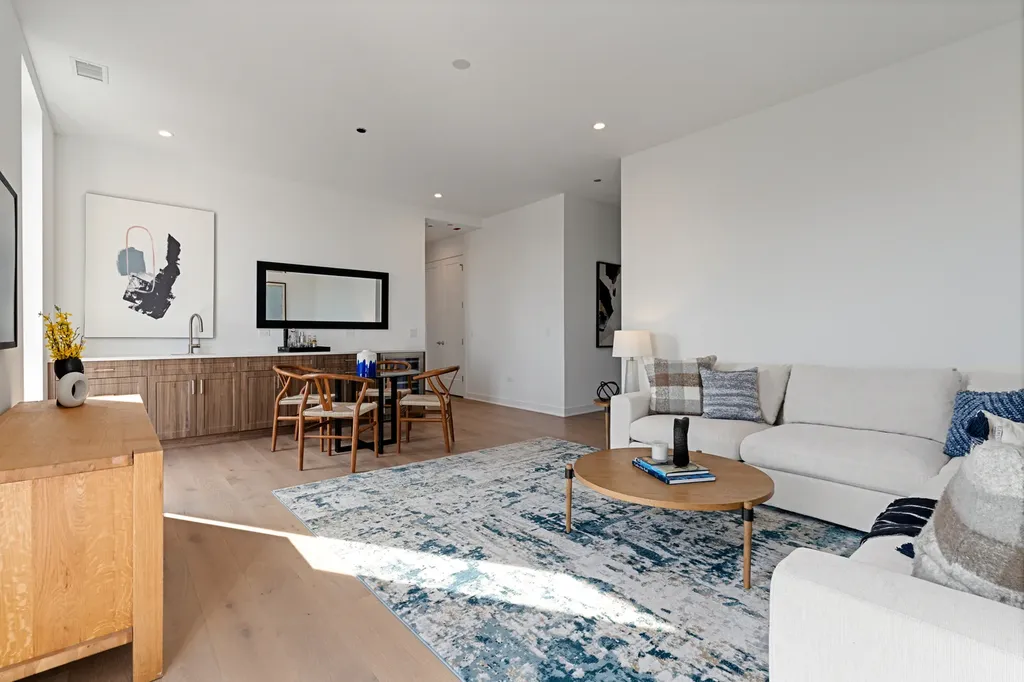 1340 West Chestnut Street Chicago IL 60642