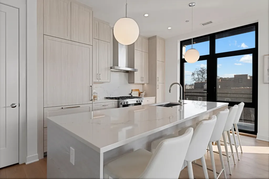 1340 West Chestnut Street Chicago IL 60642