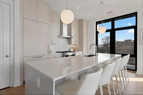 1340 West Chestnut Street Chicago IL 60642