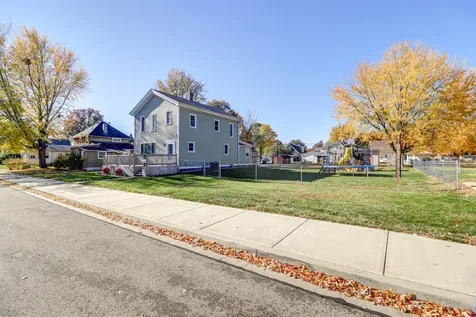 1303 Johnson Avenue Sterling IL 61081