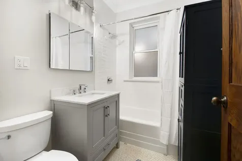 1232 West Glenlake Avenue Chicago IL 60660
