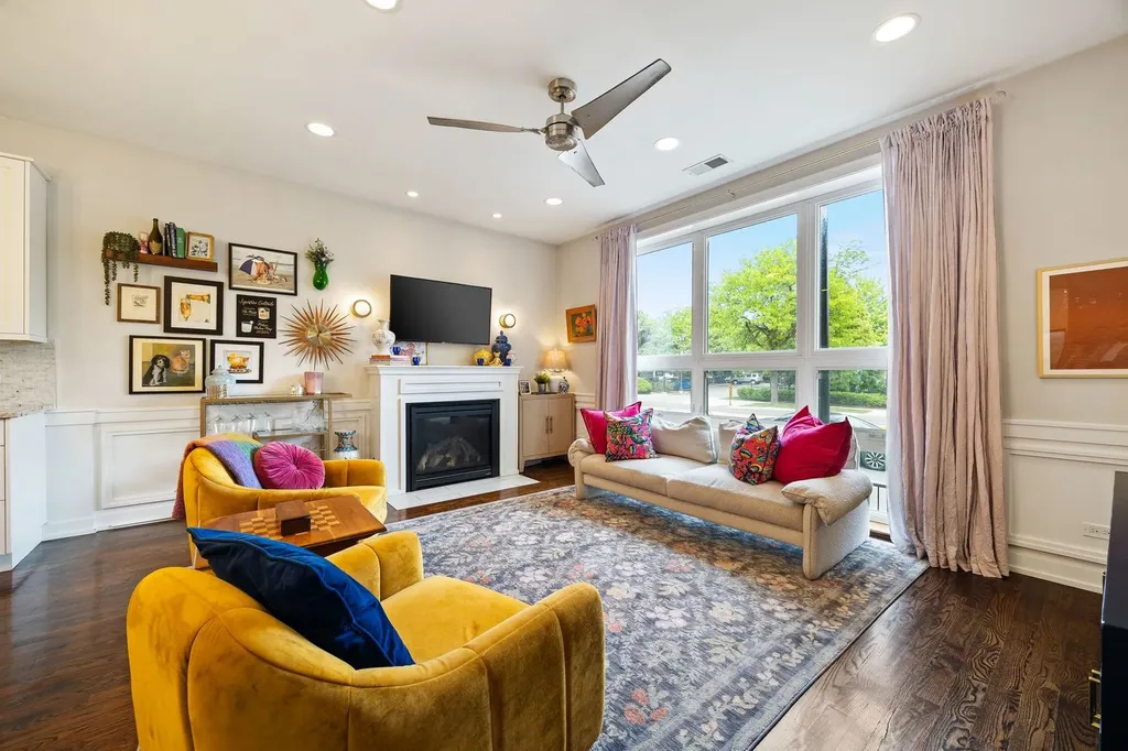 4042 North Western Avenue Chicago IL 60618