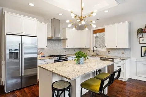 4042 North Western Avenue Chicago IL 60618