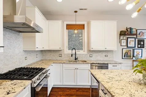 4042 North Western Avenue Chicago IL 60618