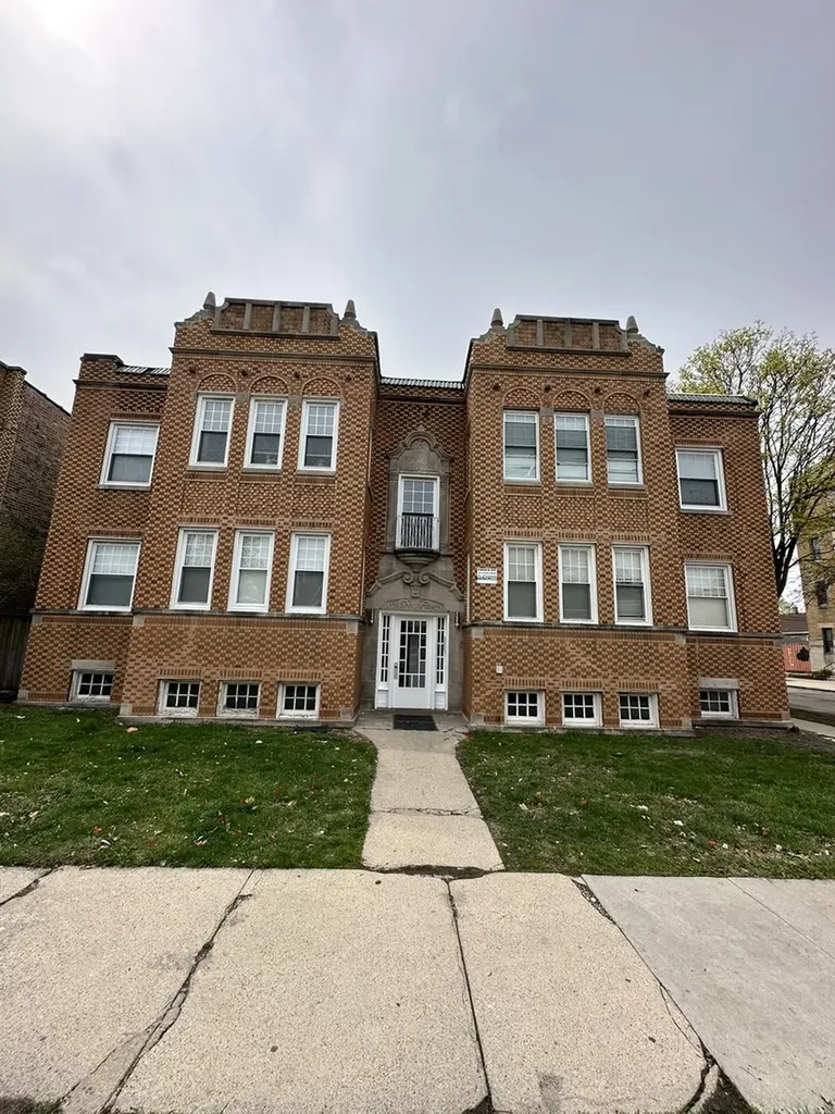 5735 West Wellington Avenue Chicago IL 60634
